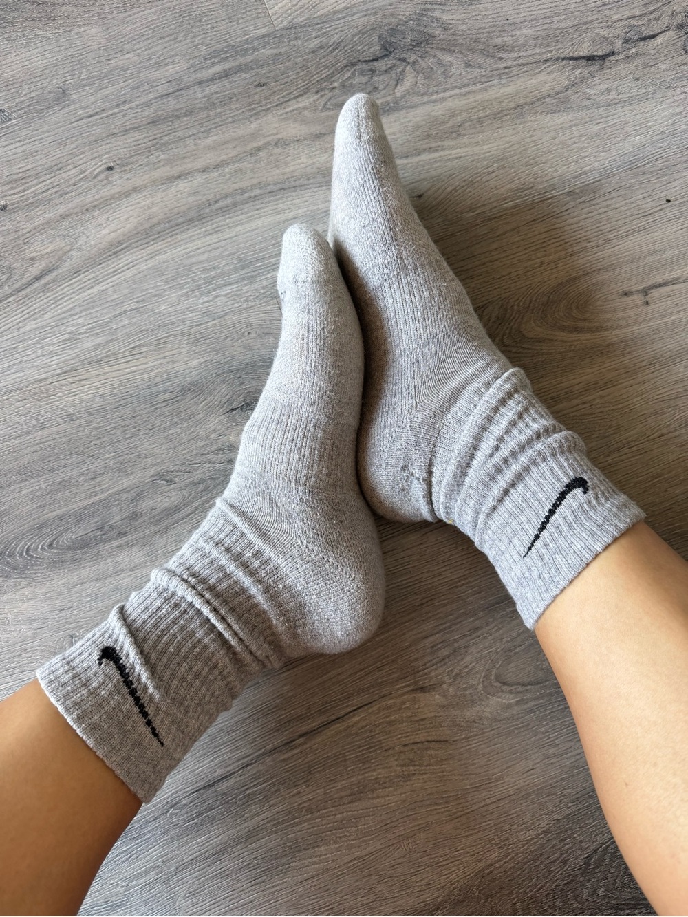 Nike Dri-FIT Cushioned Crew Athletic Socks (Grey)